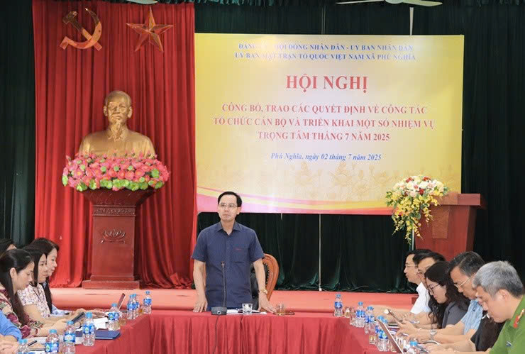 Xã Phú Nghĩa công bố các quyết định tổ chức, cán bộ: Chủ động, quyết liệt, không để gián đoạn trong vận hành mô hình chính quyền địa phương hai cấp
