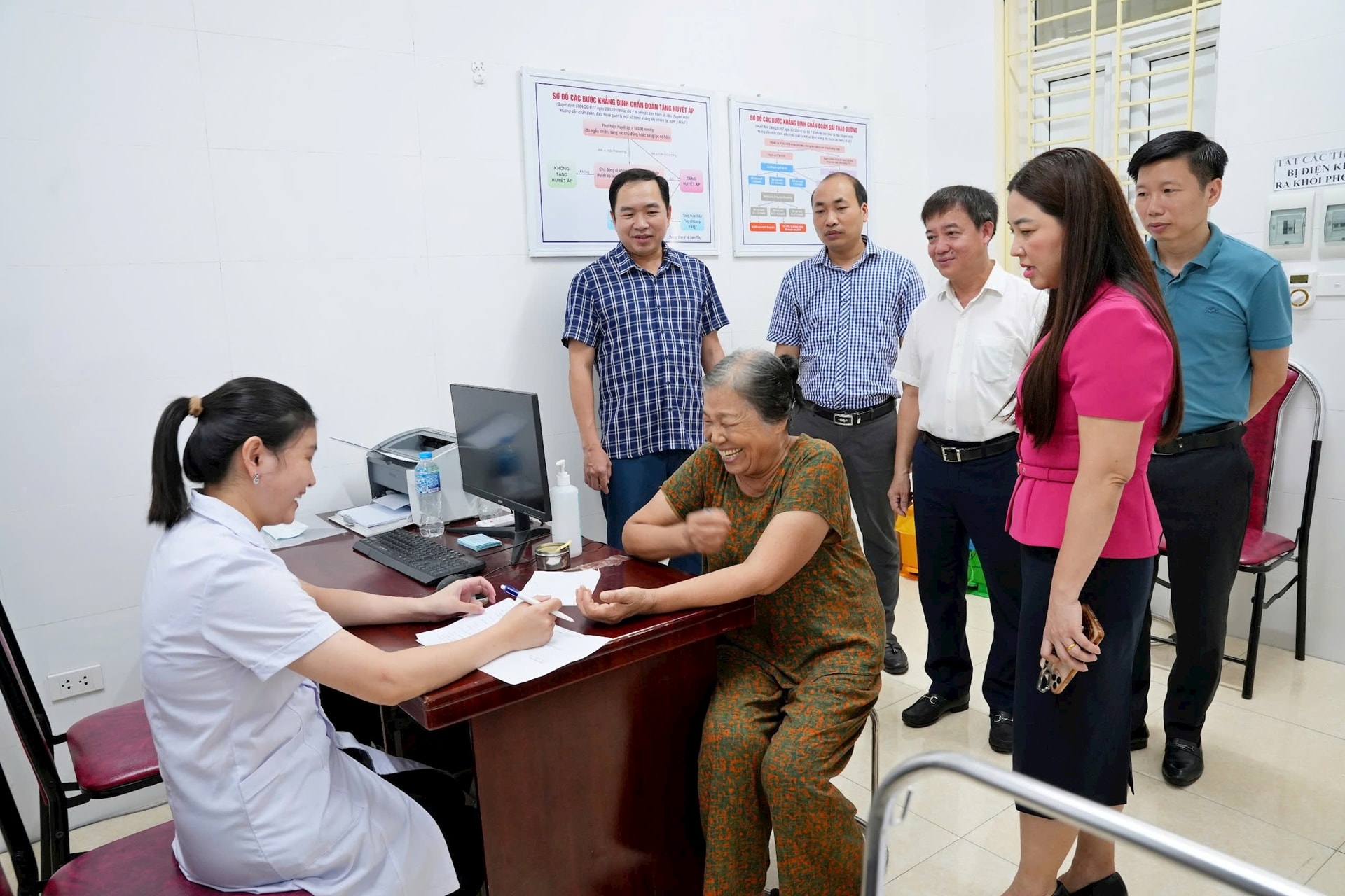 Phường Sơn Tây chăm sóc sức khỏe người có công nhân dịp 27-7: Lan tỏa tinh thần “Uống nước nhớ nguồn”