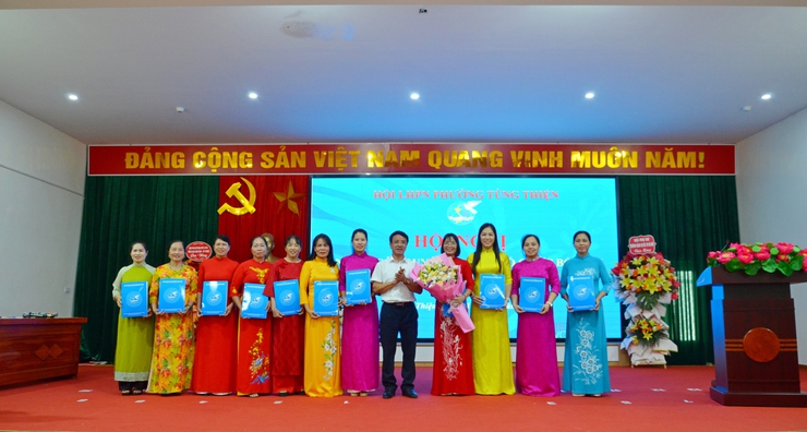 Hội Liên hiệp Phụ nữ phường Tùng Thiện ra mắt: Khẳng định vai trò tiên phong trong mô hình chính quyền địa phương hai cấp
