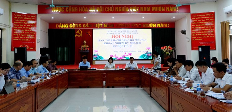 Đảng bộ phường Tùng Thiện họp lần thứ hai: Quyết tâm hoàn thành mục tiêu năm 2025, chuẩn bị Đại hội nhiệm kỳ 2025-2030