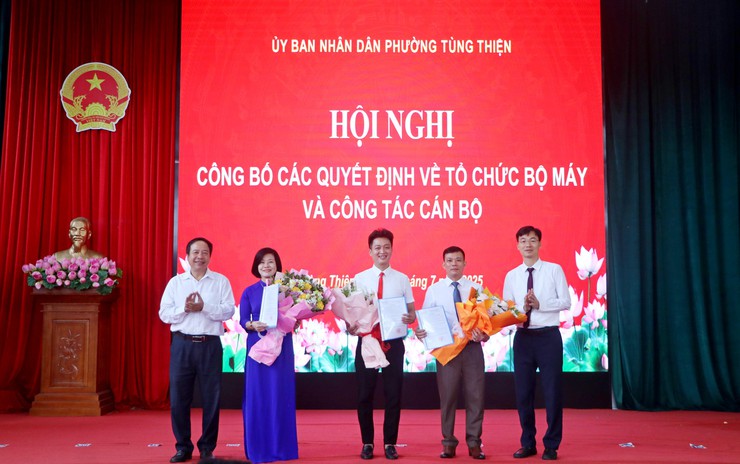 Phường Tùng Thiện kiện toàn bộ máy lãnh đạo, hướng tới chính quyền đô thị hiện đại, phục vụ nhân dân