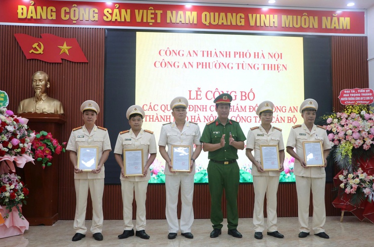Công an phường Tùng Thiện ra mắt, kiện toàn tổ chức: Chủ động giữ vững an ninh trật tự ngay từ cơ sở