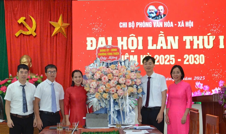 Chi bộ Phòng Văn hóa - Xã hội phường Tùng Thiện tổ chức Đại hội lần thứ I: Phát huy vai trò nòng cốt trong xây dựng đời sống văn hóa và phát triển xã hội địa phương