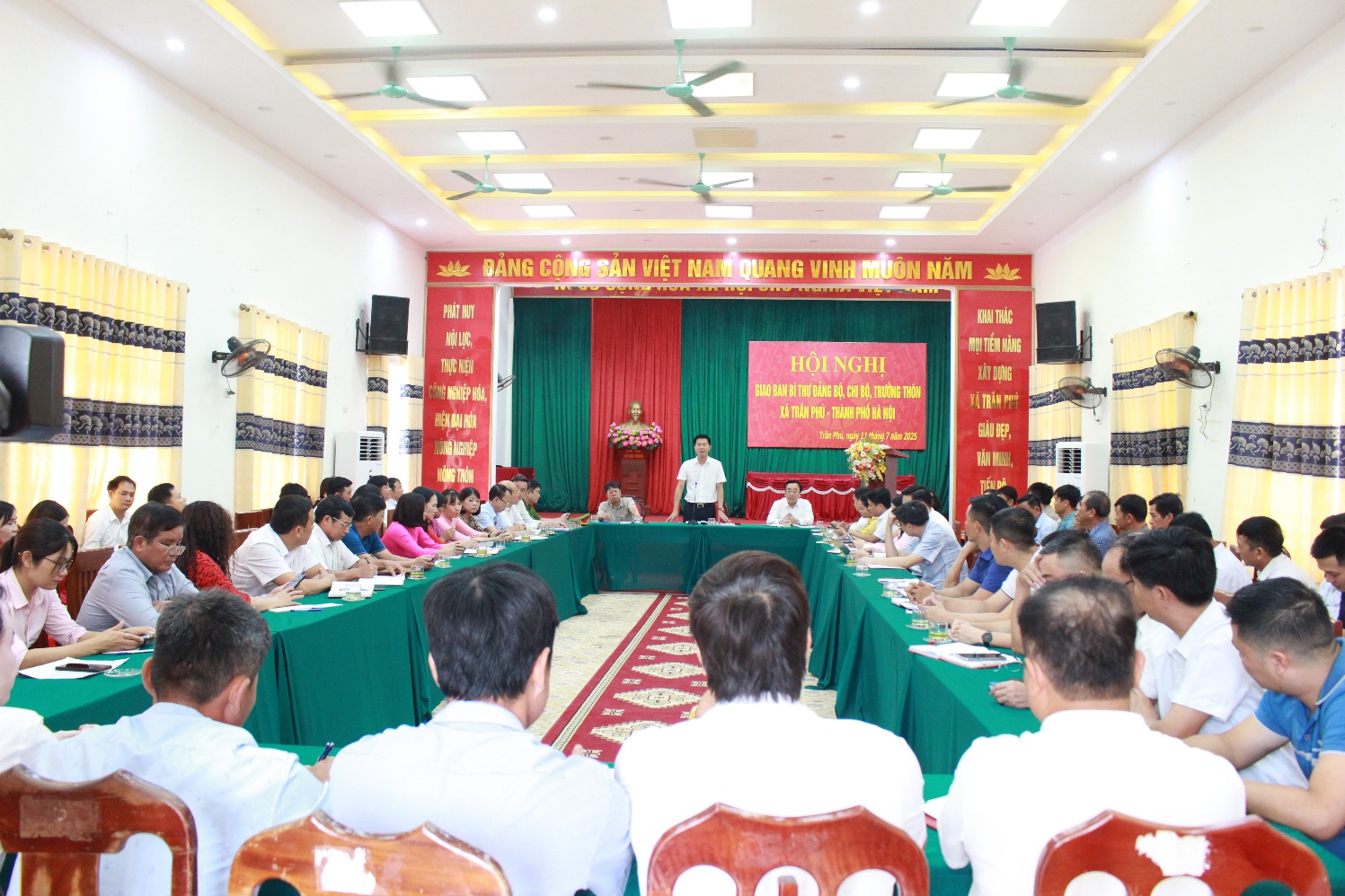 Xã Trần Phú công bố các quyết định tổ chức Đảng, kiện toàn bộ máy sau sáp nhập, hướng tới Đại hội Đảng bộ lần thứ I