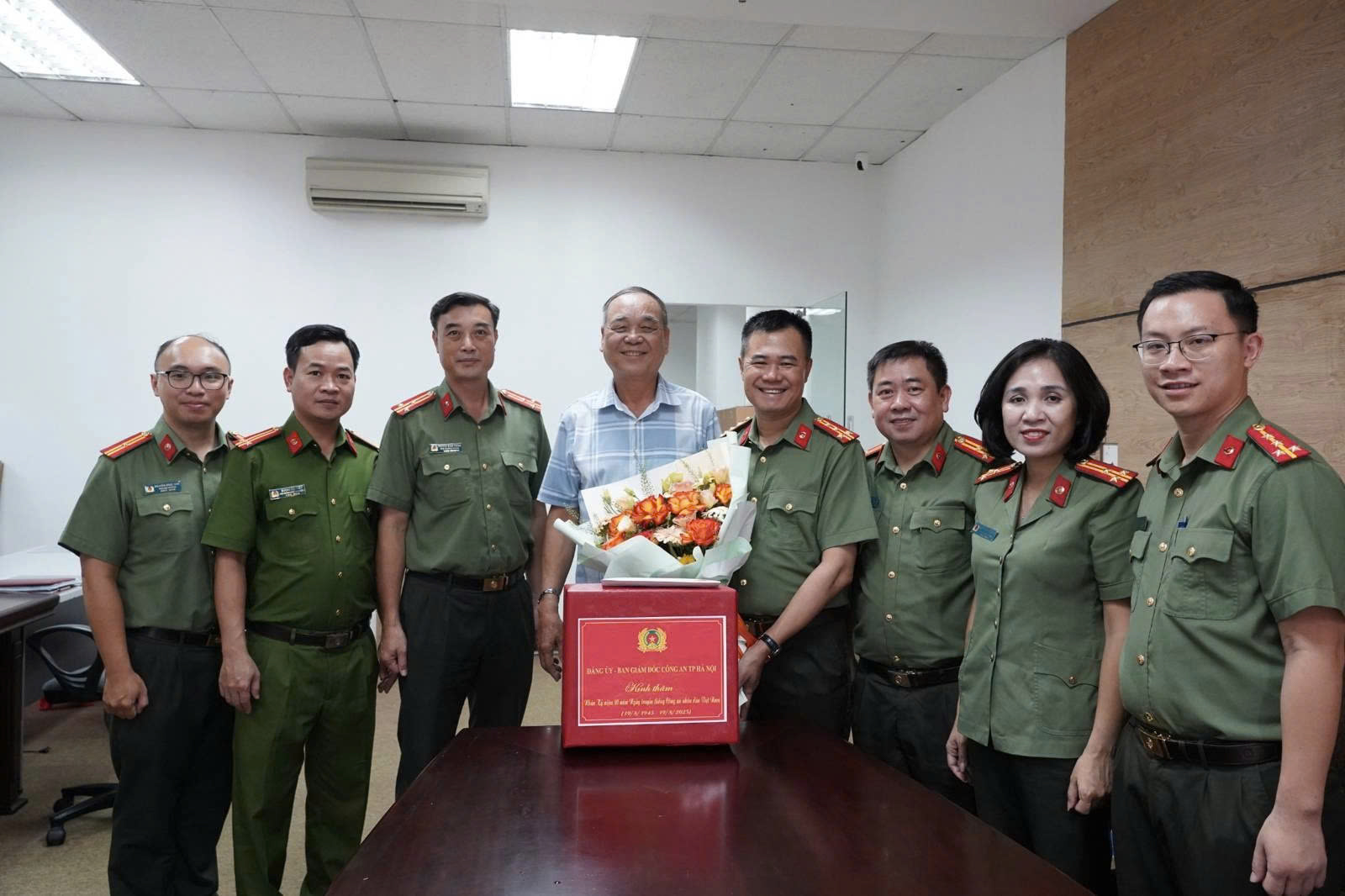 Lãnh đạo Công an thành phố Hà Nội thăm Trung tướng Nguyễn Đức Nhanh: Tri ân người giữ dấu ấn lớn trong lịch sử Công an Thủ đô
