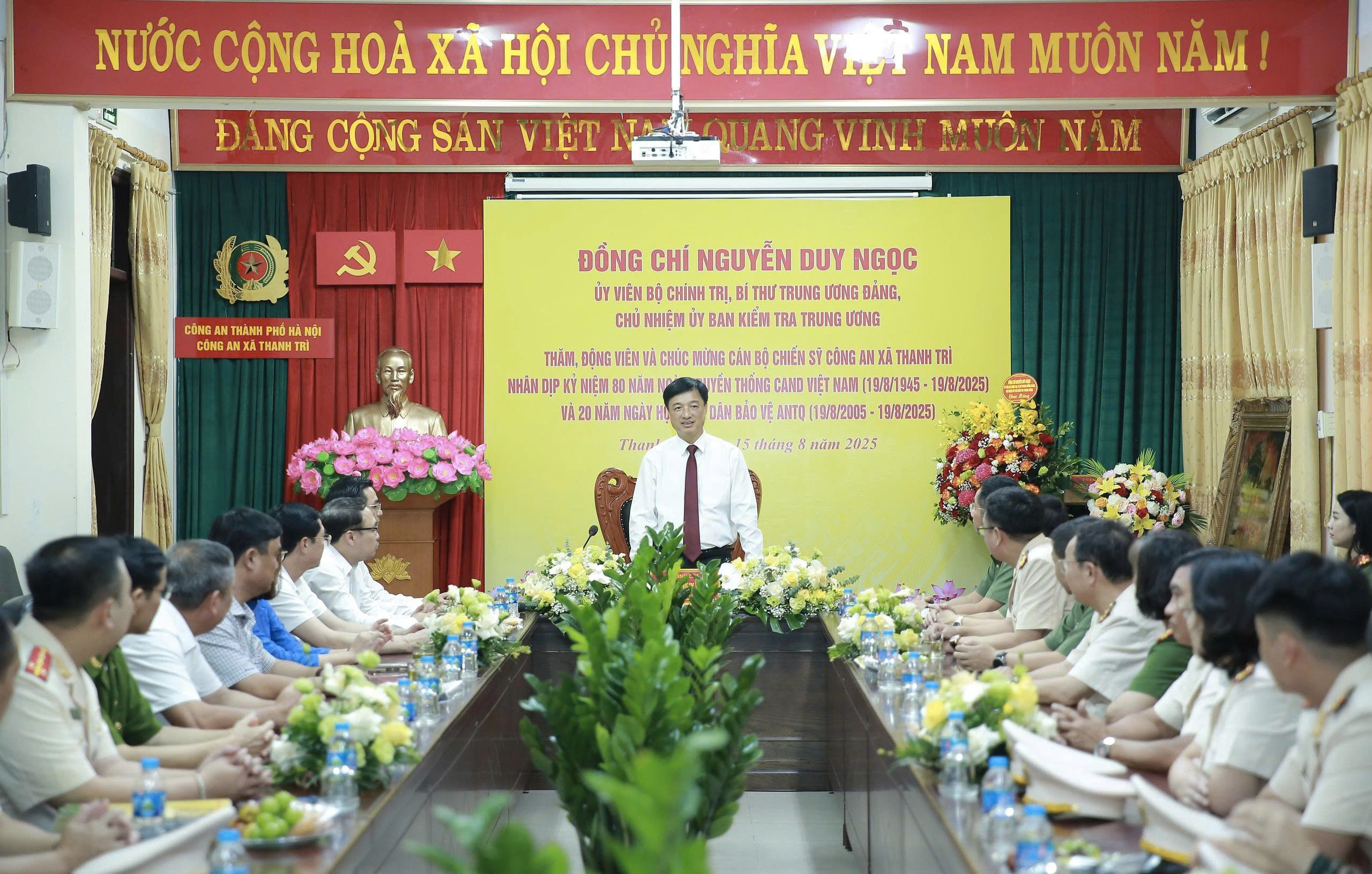 Chủ nhiệm Ủy ban Kiểm tra Trung ương Nguyễn Duy Ngọc thăm, động viên lực lượng công an cơ sở: Giữ vững “thế trận lòng dân”, chủ động chuyển đổi số, không để trống địa bàn