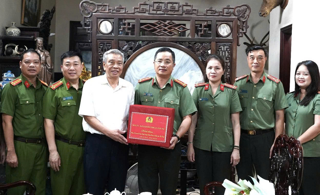 Công an Hà Nội tri ân nguyên lãnh đạo Công thành phố: Giữ trọn truyền thống “Vì nước quên thân, vì dân phục vụ”