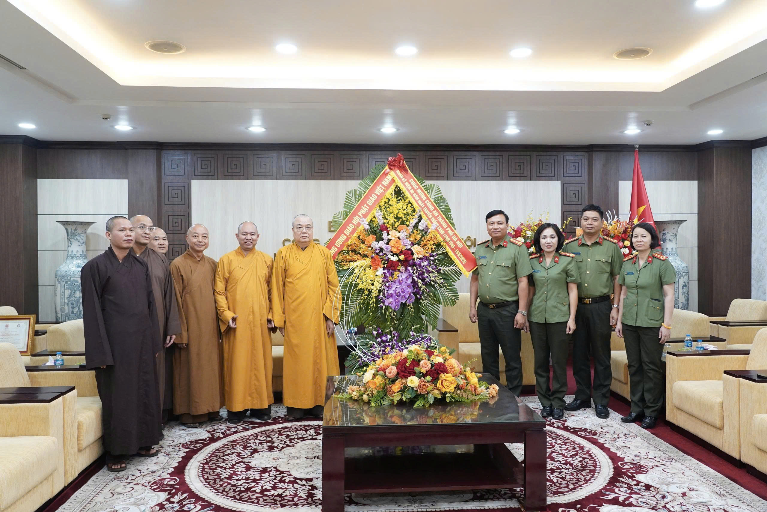 Giáo hội Phật giáo Việt Nam chúc mừng Công an thành phố Hà Nội nhân 80 năm truyền thống Công an nhân dân