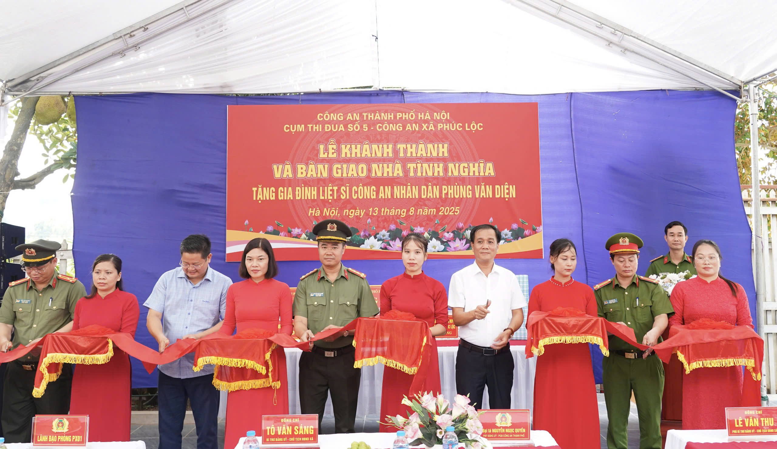 Công an Hà Nội khánh thành nhà tình nghĩa tặng gia đình liệt sĩ Công an nhân dân Phùng Văn Diện