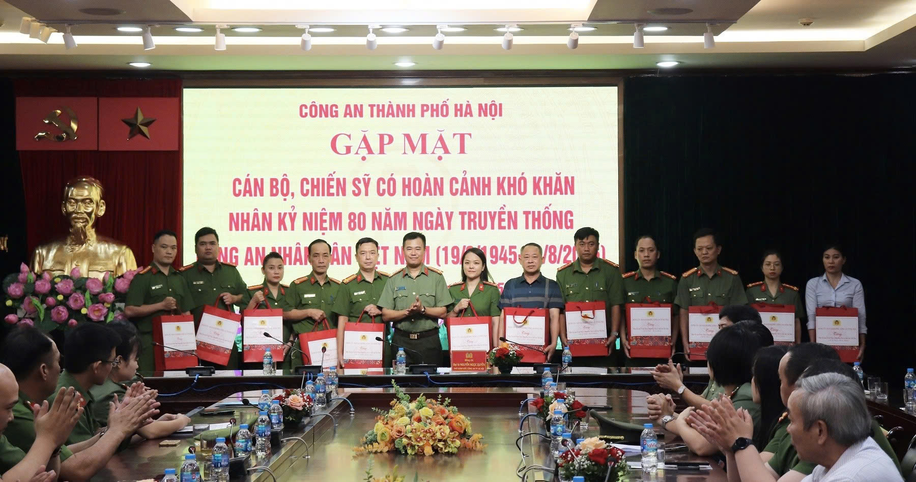 Công an thành phố Hà Nội tri ân cán bộ chiến sĩ khó khăn: Lan tỏa nghĩa tình trong 80 năm trưởng thành của lực lượng Công an nhân dân
