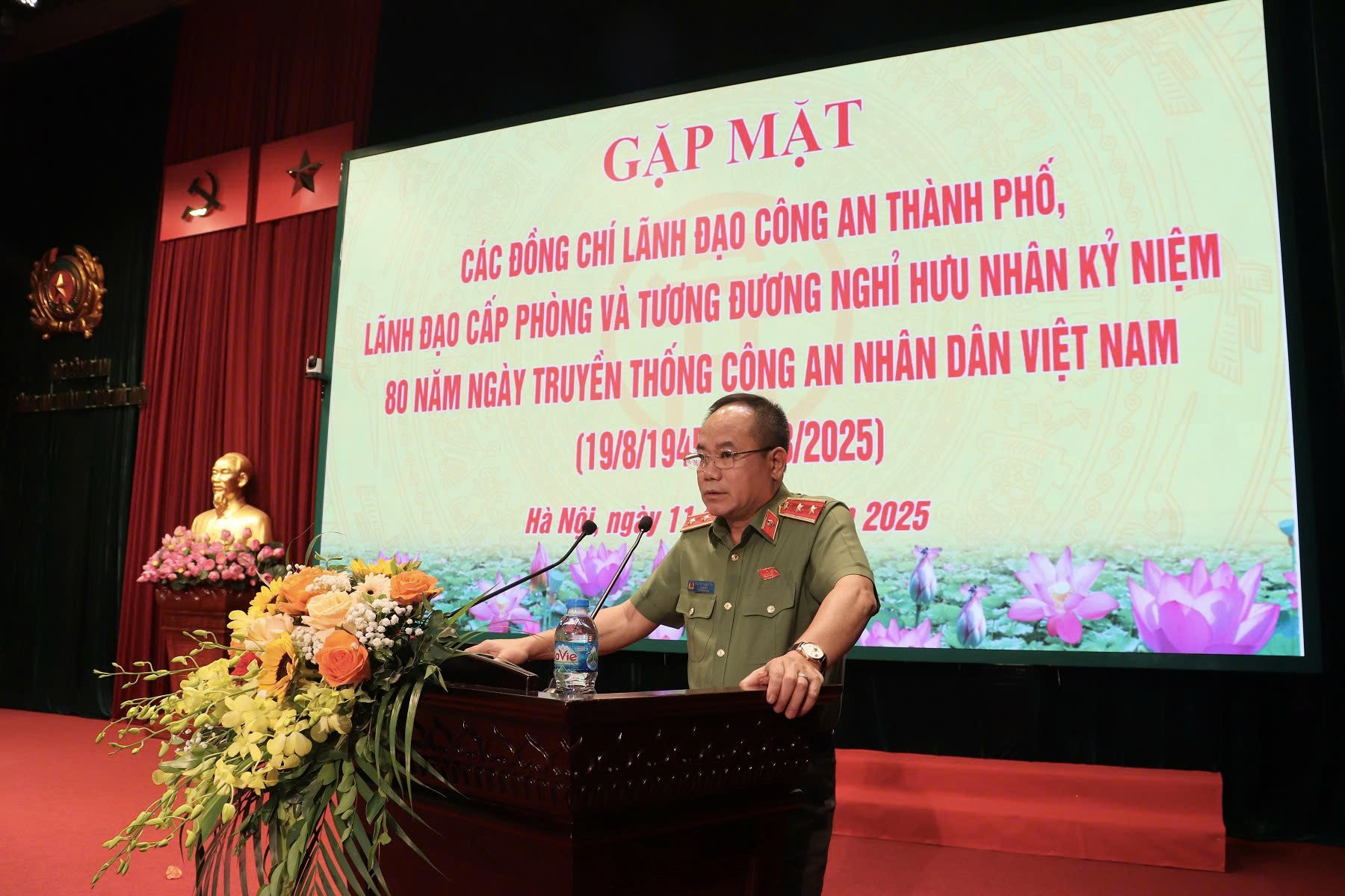 Công an thành phố Hà Nội gặp mặt nguyên lãnh đạo qua các thời kỳ: Tri ân truyền thống, tiếp nối bản lĩnh Công an Thủ đô