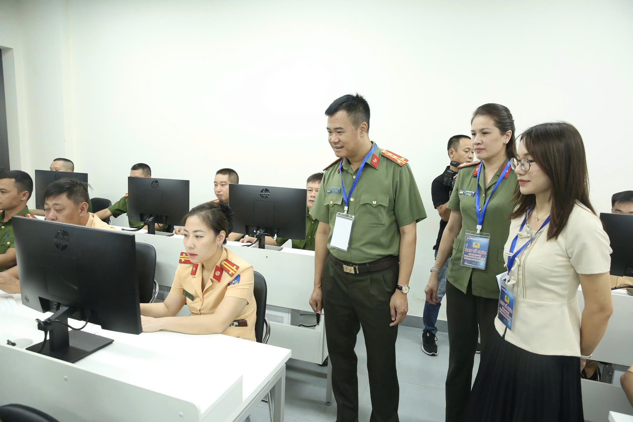 Công an Thủ đô tổ chức kỳ thi “Bình dân học vụ số” đợt 2, thúc đẩy làm chủ công nghệ và trí tuệ nhân tạo