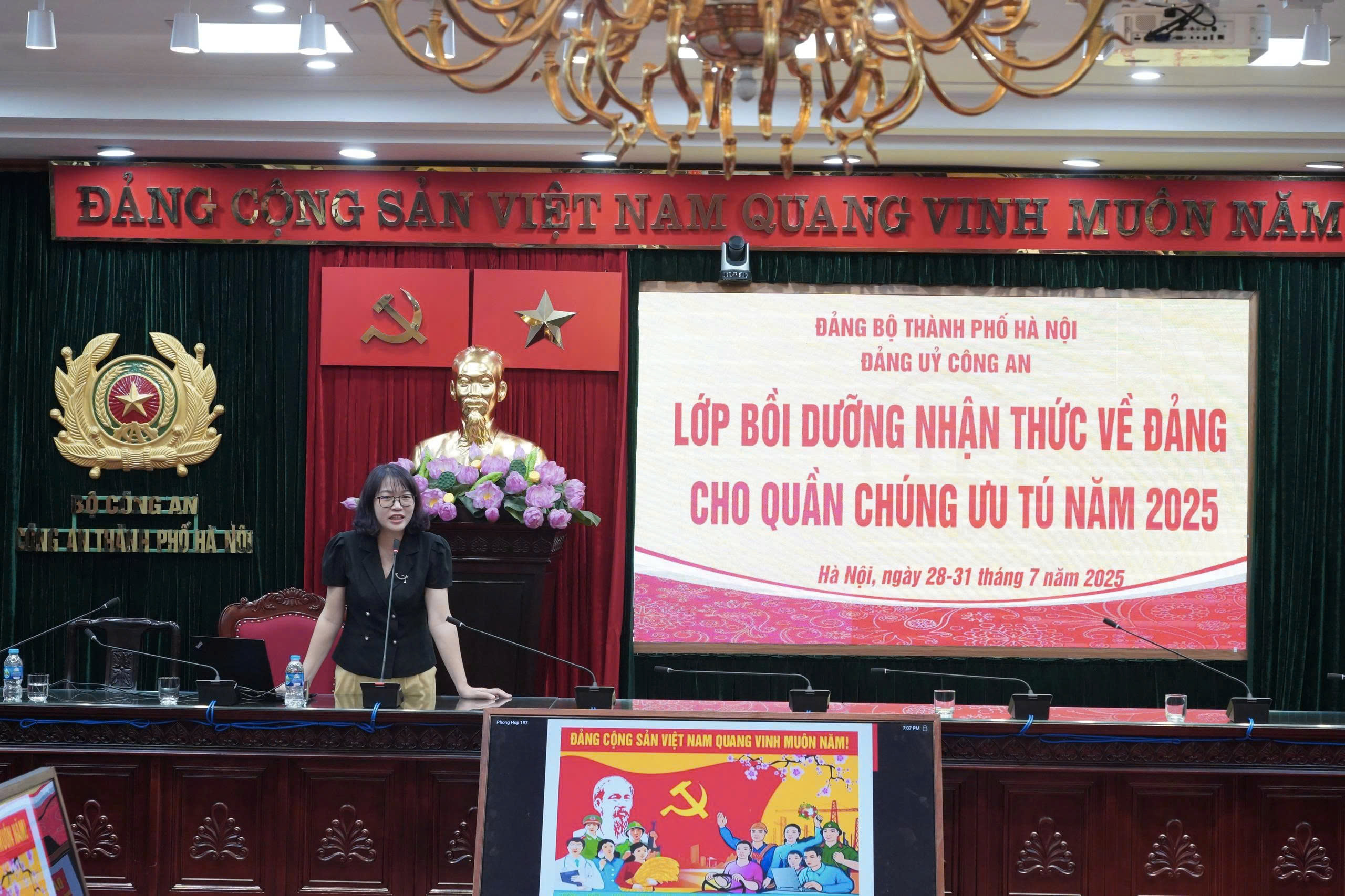Công an Hà Nội bồi dưỡng quần chúng ưu tú, xây dựng đội ngũ kế cận vững bản lĩnh, chắc chính trị