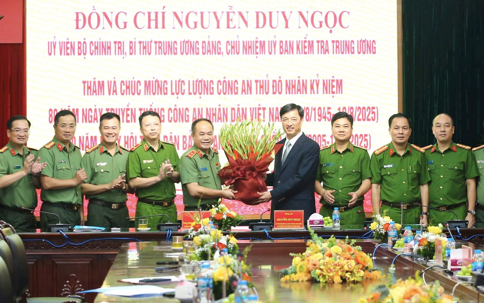 Chủ nhiệm Ủy ban Kiểm tra Trung ương Nguyễn Duy Ngọc: Công an Hà Nội phải bứt phá bằng công nghệ, giữ vững truyền thống anh hùng trong giai đoạn mới