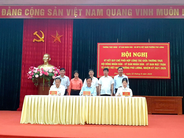 Phường Phú Lương ký kết quy chế phối hợp, nâng cao hiệu quả vận hành chính quyền cơ sở