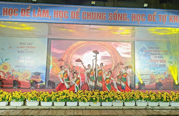 Phường Phú Lương lan tỏa hào khí Cách mạng Tháng Tám qua chương trình nghệ thuật chính luận “Hào khí Việt Nam”