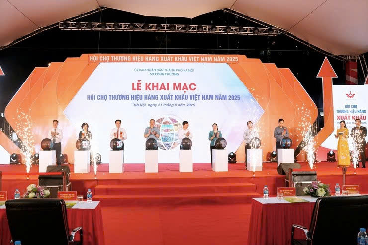 Hà Nội khai mạc Hội chợ thương hiệu hàng xuất khẩu Việt Nam 2025, mở rộng kết nối thị trường quốc tế