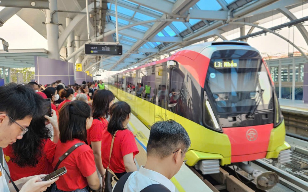 Hà Nội điều chỉnh, tăng cường xe buýt và kéo dài giờ đường sắt đô thị phục vụ sơ duyệt A80 ngày 27-8