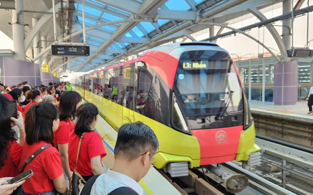 Gần 1,8 triệu lượt khách đi tàu điện đô thị Hà Nội dịp cao điểm lễ Quốc khánh
