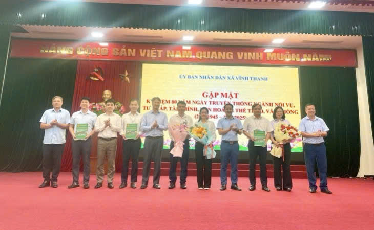 Xã Vĩnh Thanh gặp mặt cán bộ, công chức, viên chức nhân kỷ niệm 80 năm Ngày truyền thống các ngành Nội vụ, Tư pháp, Tài chính, Văn hóa và Thể thao, Văn phòng