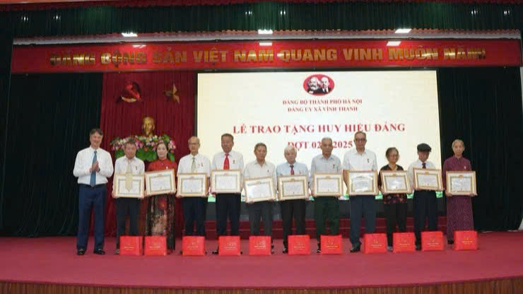 Xã Vĩnh Thanh long trọng kỷ niệm 80 năm Quốc khánh, trao Huy hiệu Đảng và phát động thi đua xây dựng Đảng bộ vững mạnh