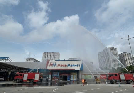 Diễn tập chữa cháy tại MM Mega Market Thăng Long: nâng cao năng lực ứng phó, bảo đảm an toàn trong môi trường thương mại hiện đại
