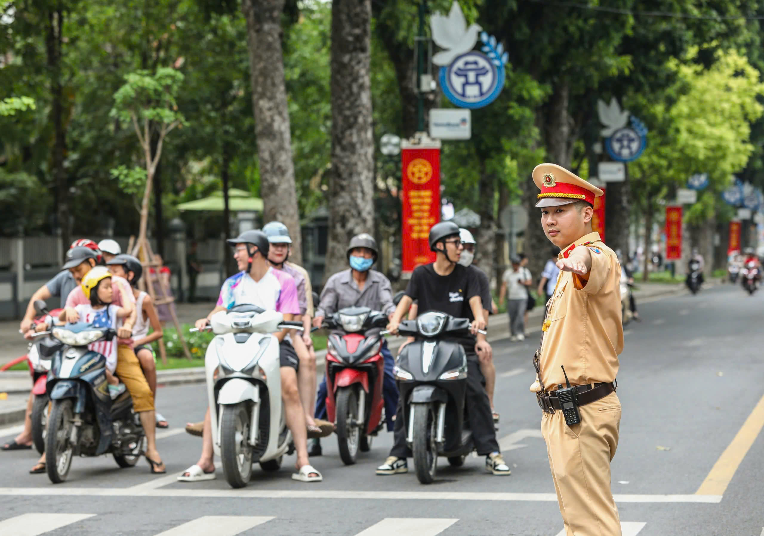 Hà Nội phân luồng giao thông diện rộng phục vụ tổng hợp luyện Lễ kỷ niệm 80 năm Quốc khánh