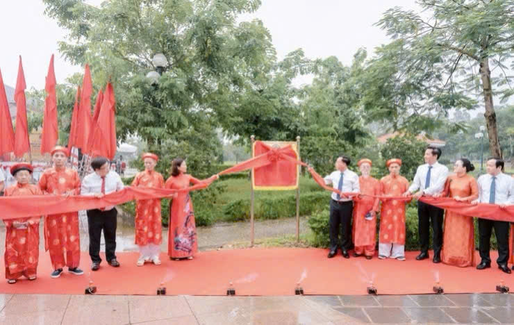 Phường Long Biên gắn biển tên phố, công trình công cộng chào mừng Quốc khánh 2-9 và Đại hội Đảng bộ phường lần thứ I
