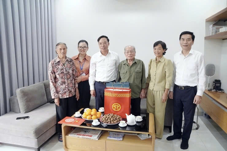 Phường Long Biên tri ân người có công nhân kỷ niệm 80 năm Quốc khánh 2-9