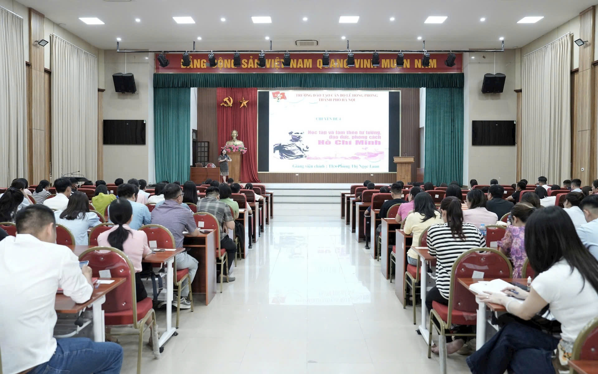 Đảng bộ UBND thành phố khai giảng lớp bồi dưỡng nhận thức về Đảng, tạo nguồn cán bộ kế thừa chất lượng cho hệ thống chính trị Thủ đô