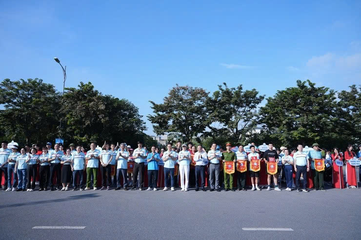 Xã Phù Đổng sôi động ngày hội thể thao: Chung kết Giải chạy Báo Hànộimới lần thứ 50 - Vì hòa bình năm 2025