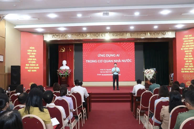 Xã Phù Đổng triển khai tập huấn trí tuệ nhân tạo, lan tỏa mô hình “Bình dân học AI” trong đội ngũ cán bộ cơ sở