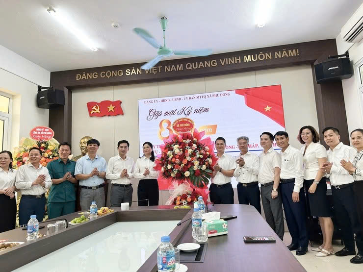 Xã Phù Đổng gặp mặt kỷ niệm 80 năm ngày truyền thống các ngành khối hành chính