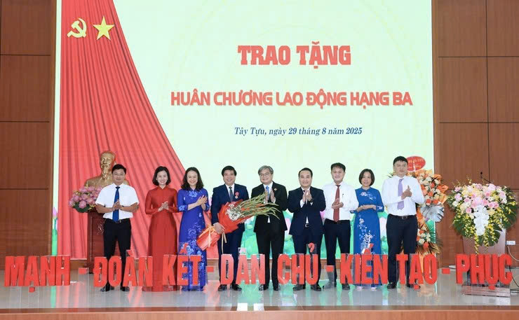 Phường Tây Tựu tổng kết phong trào thi đua giai đoạn 2020-2025, tạo động lực phát triển trong giai đoạn mới