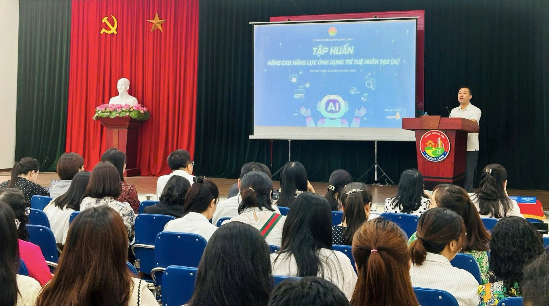 Phường Láng đẩy mạnh ứng dụng trí tuệ nhân tạo, nâng cao năng lực cán bộ trong mô hình chính quyền địa phương hai cấp