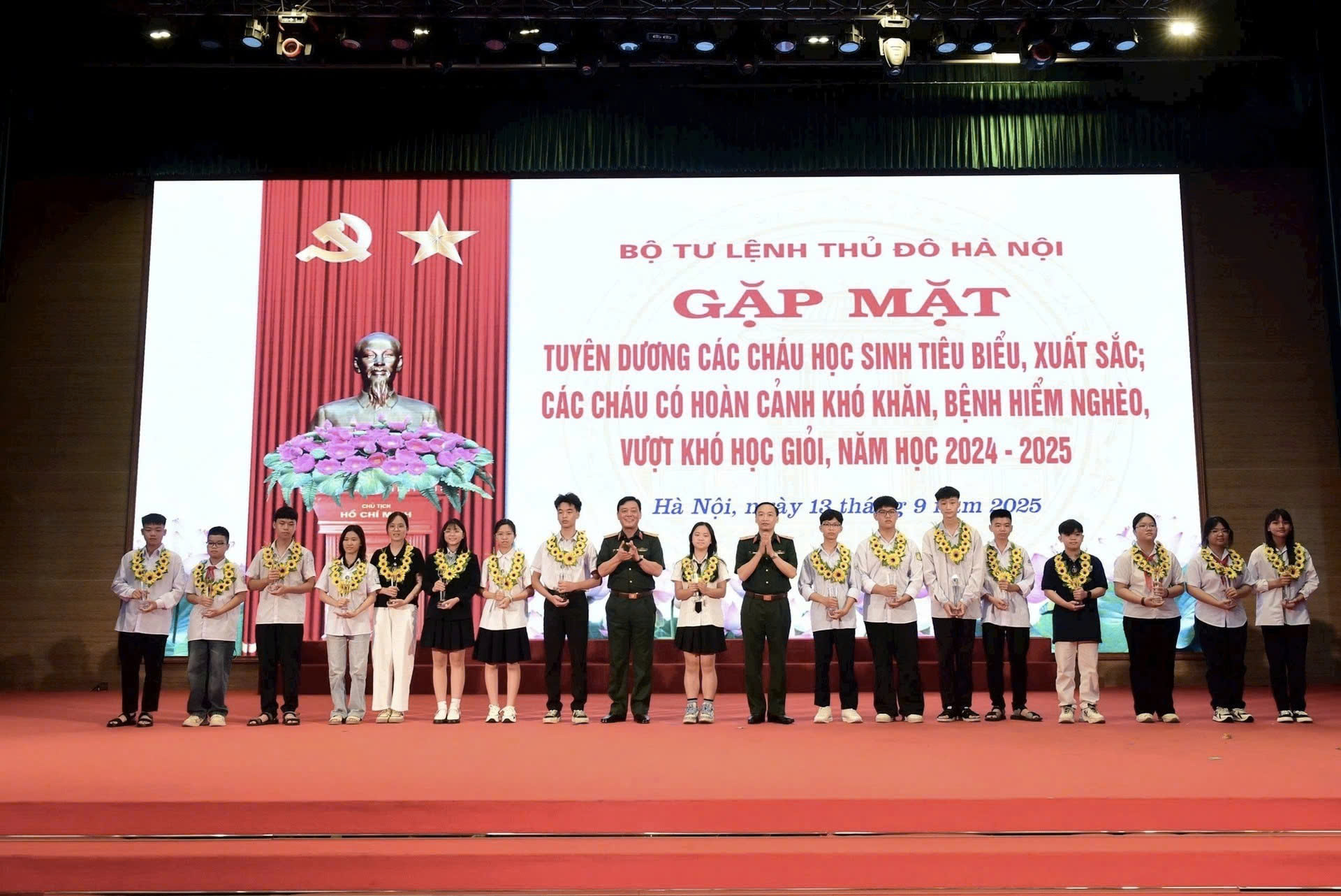 Bộ Tư lệnh Thủ đô Hà Nội tuyên dương học sinh tiêu biểu, lan tỏa tinh thần vượt khó học giỏi