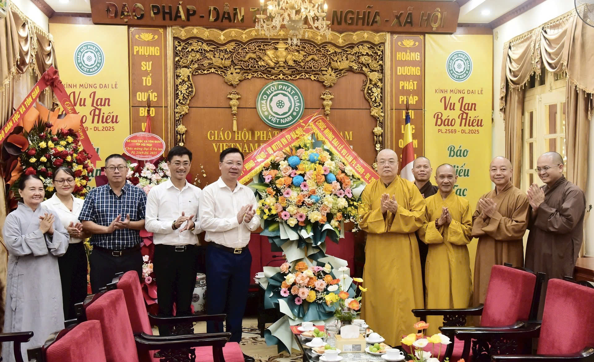 Lãnh đạo thành phố Hà Nội thăm, chúc mừng các chùa nhân Lễ Vu Lan báo hiếu