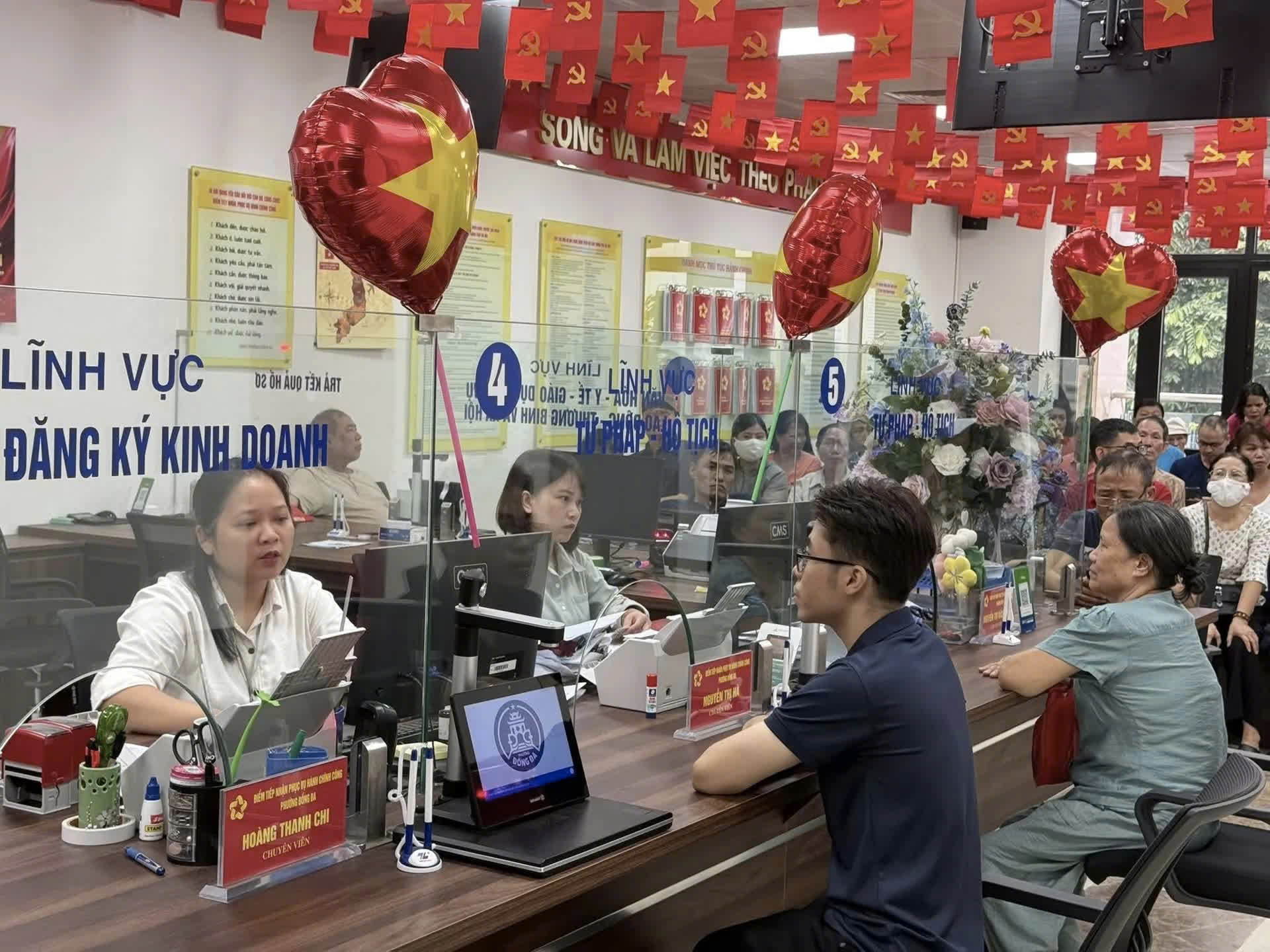Phường Đống Đa tổ chức trao quà của Chính phủ tới nhân dân dịp kỷ niệm 80 năm Cách mạng Tháng Tám và Quốc khánh 2-9