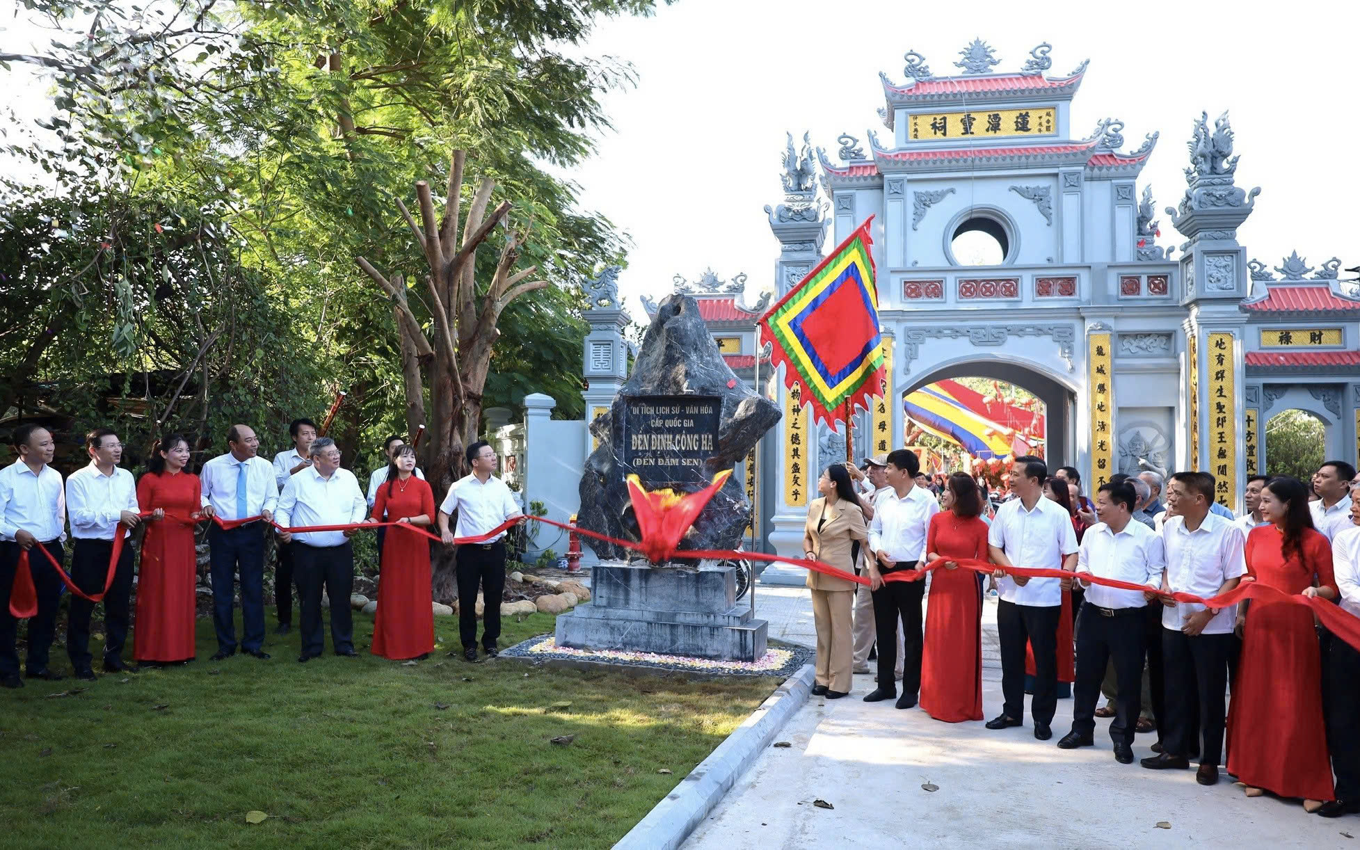 Khánh thành công trình tu bổ, tôn tạo Đền Đầm Sen - điểm nhấn văn hóa tín ngưỡng của phường Định Công