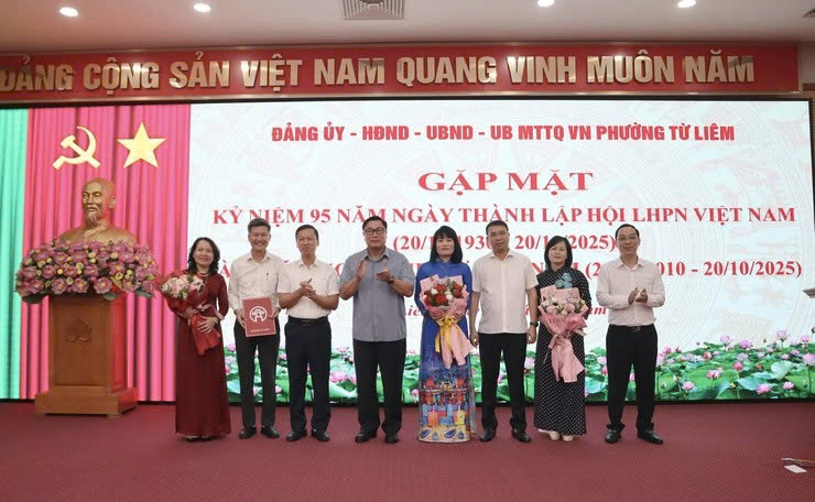 Phường Từ Liêm tôn vinh đội ngũ cán bộ nữ nhân kỷ niệm 95 năm Ngày thành lập Hội Liên hiệp Phụ nữ Việt Nam
