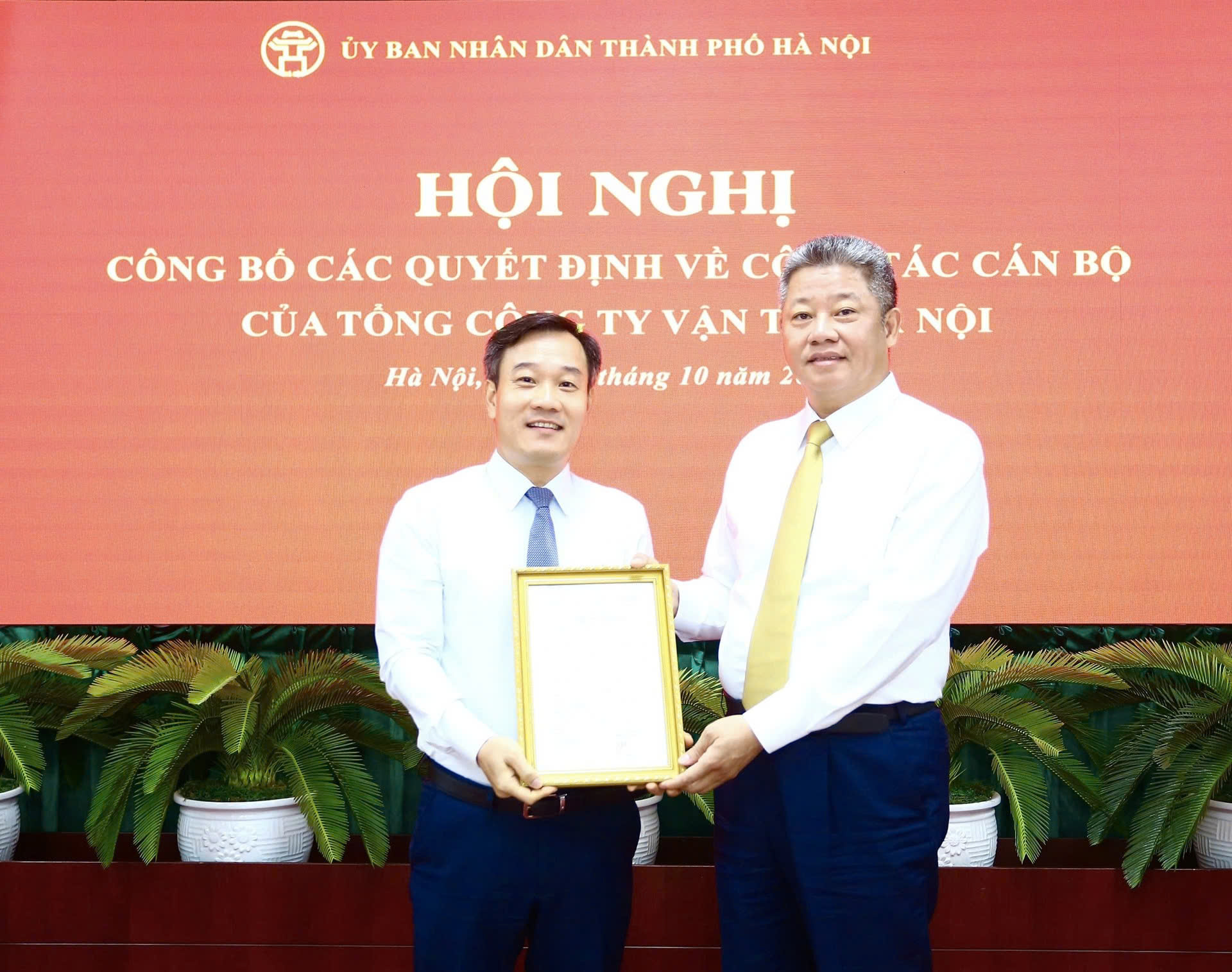 Hà Nội kiện toàn nhân sự lãnh đạo Tổng công ty Vận tải Hà Nội, thúc đẩy chuyển đổi số và phát triển bền vững