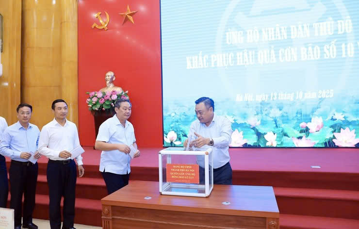 Đảng ủy UBND thành phố Hà Nội phát động ủng hộ người dân Thủ đô khắc phục hậu quả bão số 10, 11