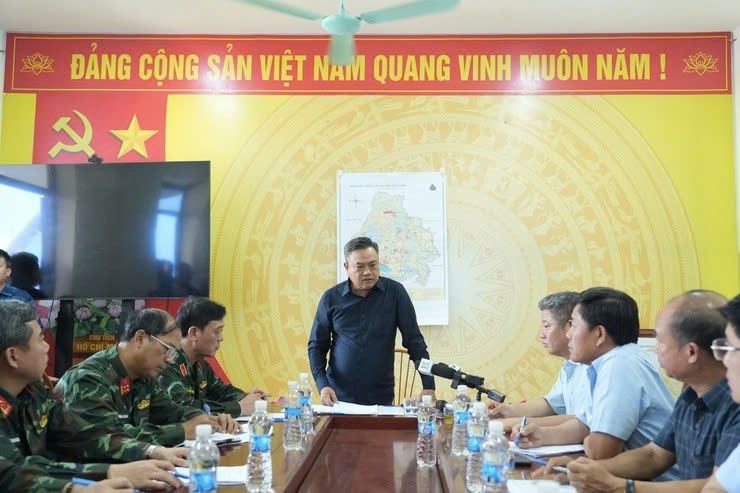 Chủ tịch UBND Hà Nội kiểm tra thực địa, chỉ đạo khẩn trương khắc phục hậu quả mưa lũ tại xã Đa Phúc, xã Trung Giã
