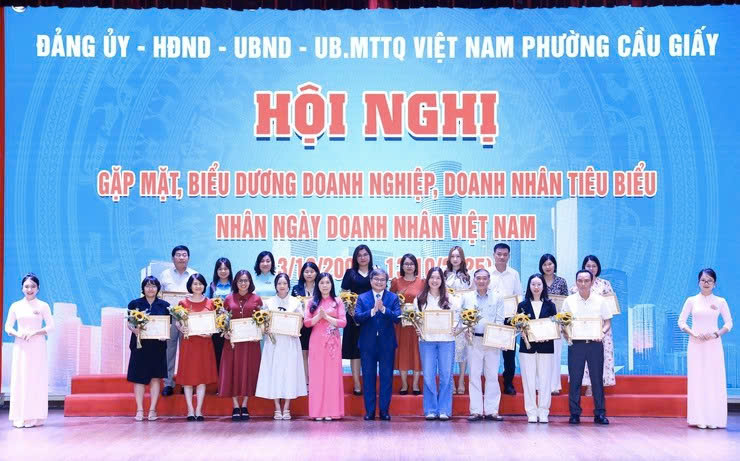 Phường Cầu Giấy biểu dương doanh nhân tiêu biểu, lan tỏa tinh thần kiến tạo phát triển Thủ đô