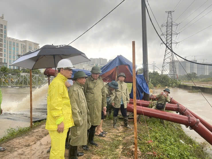 Hà Nội tập trung cao độ ứng phó mưa lũ, bảo đảm an toàn tuyệt đối cho người dân
