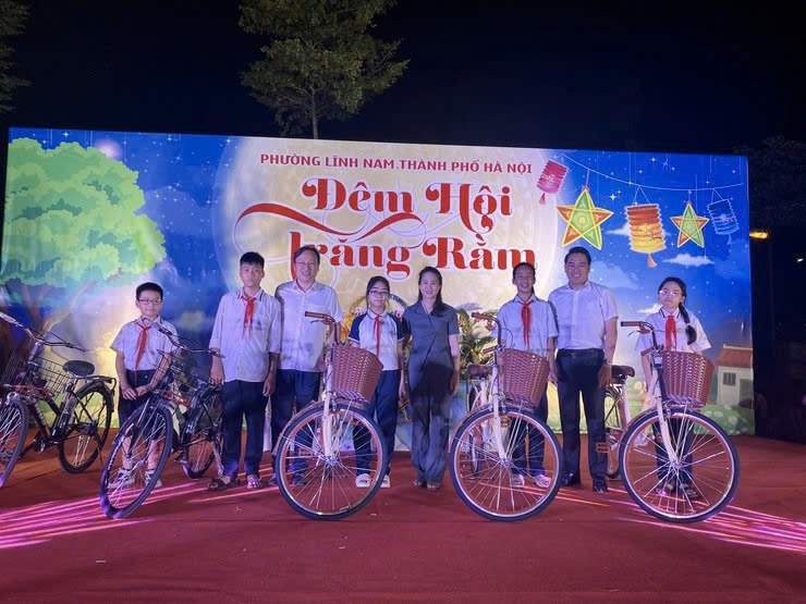 Phường Lĩnh Nam rộn ràng Đêm hội Trăng Rằm 2025, lan tỏa không khí đoàn kết và yêu thương