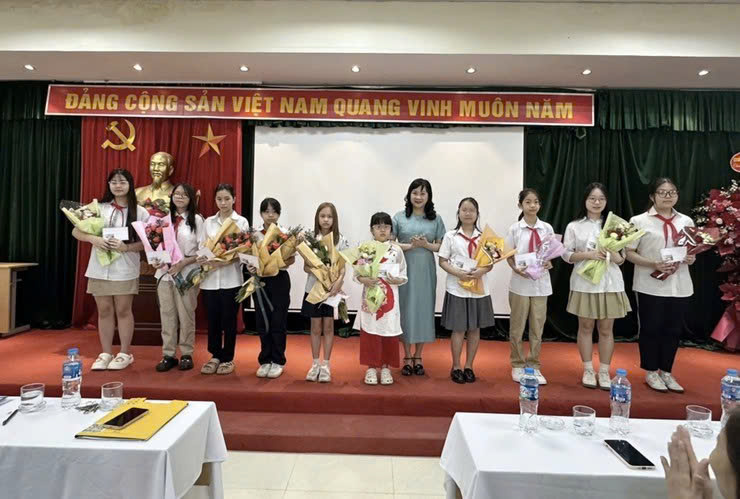 Phường Bạch Mai tôn vinh trẻ em gái tiêu biểu, lan tỏa thông điệp đầu tư cho tương lai bền vững