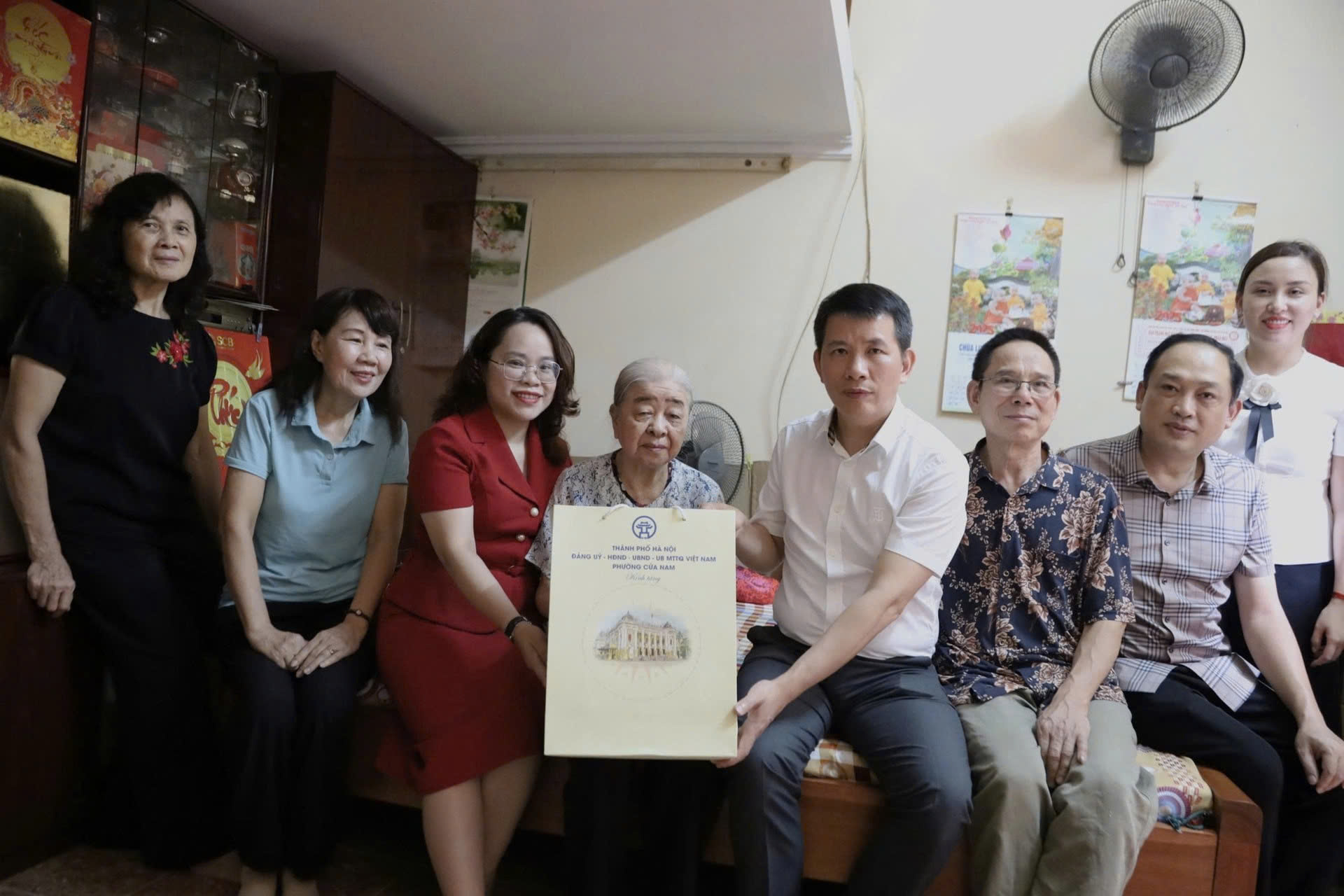 Phường Cửa Nam lan tỏa nghĩa tình với người cao tuổi, tổng kết thành công chuỗi hoạt động kỷ niệm các ngày lễ lớn