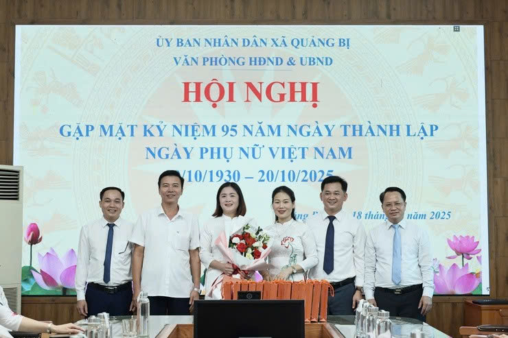 Văn phòng HĐND - UBND xã Quảng Bị gặp mặt kỷ niệm 95 năm Ngày thành lập Hội LHPN Việt Nam