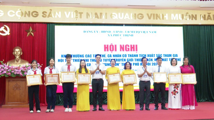 Xã Phúc Thịnh khen thưởng tập thể, cá nhân đạt thành tích tại Hội thi Thiếu nhi Thủ đô năm 2025